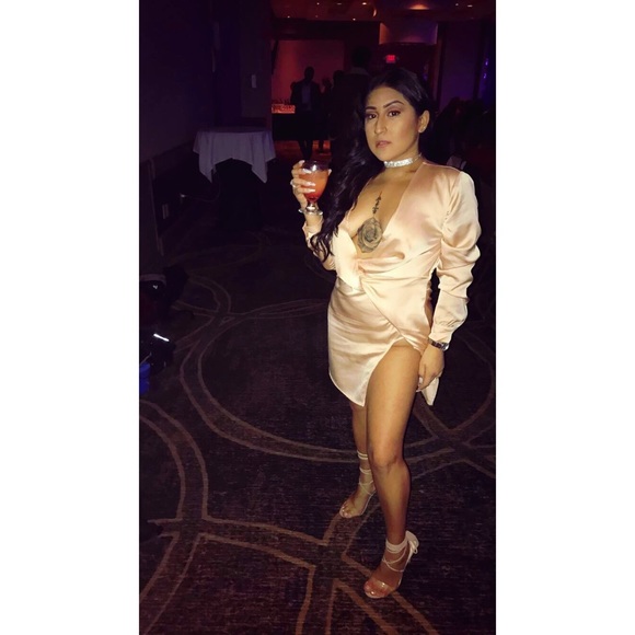 Meet your Posher, Christina - Picture 4 of 4